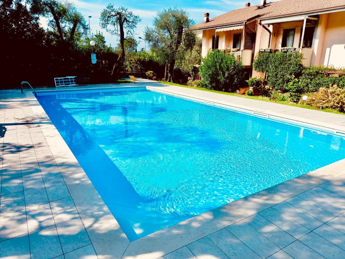 Апартаменты Residenza Riviera Degli Olivi Торри-дель-Бенако Экстерьер фото